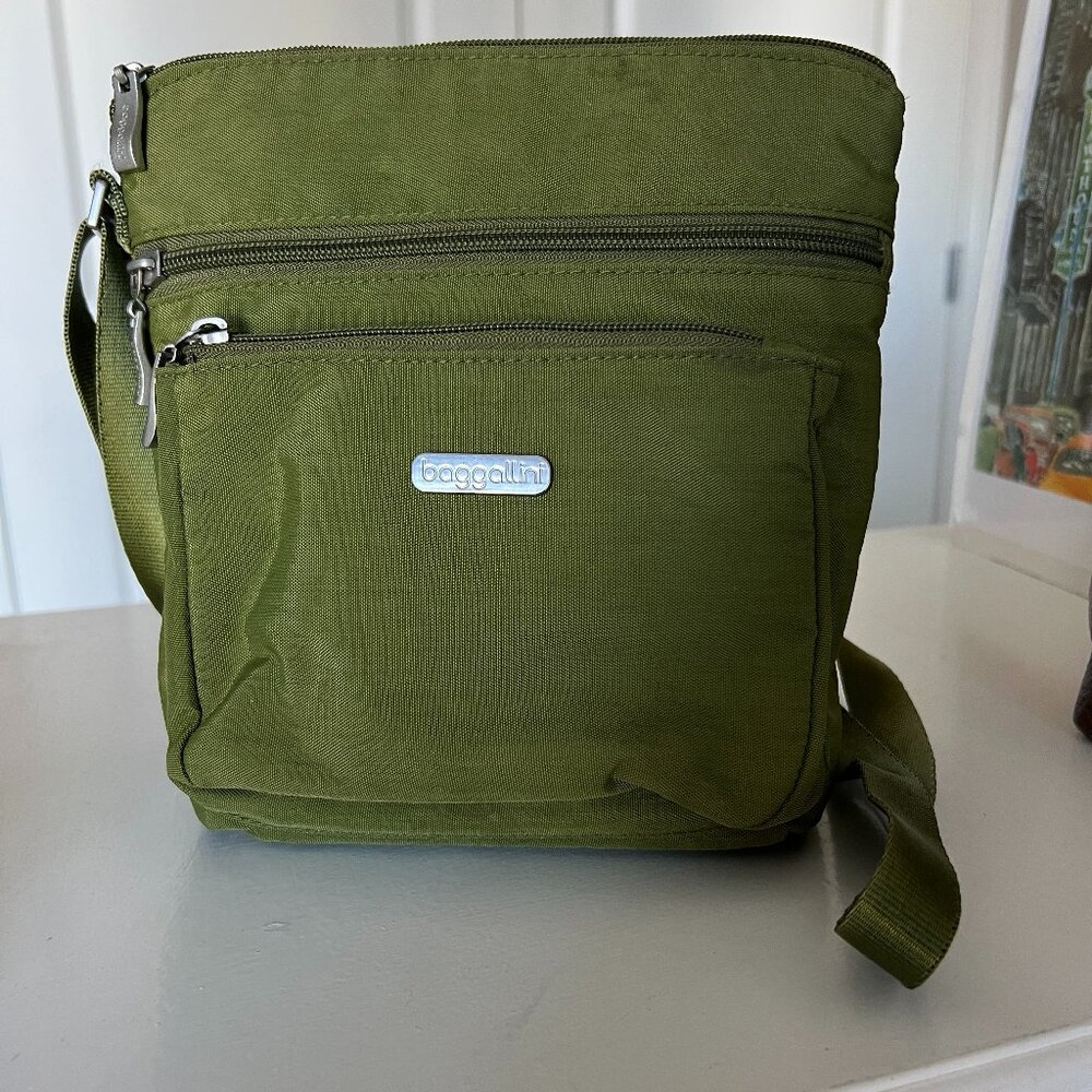 BAGGALLINI - Modern Pocket Crossbody - Green with Pink Interior  - VGUC - Picture 4 of 16